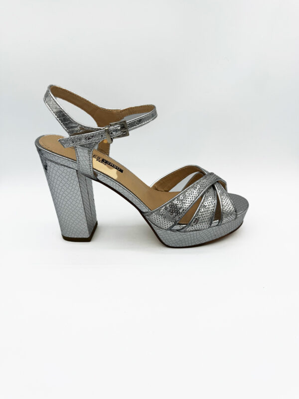 Chics sandales estivales à talon argent - femme 1